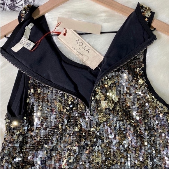 NWT! Alice + Olivia AO LA sleeveless
sequins blouse - Picture 15 of 16